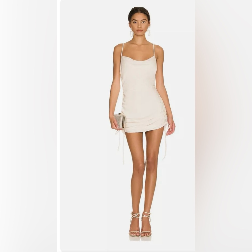 #79 ASTR the Label Claire Mini Dress in Cream MSRP
$98 SZ M